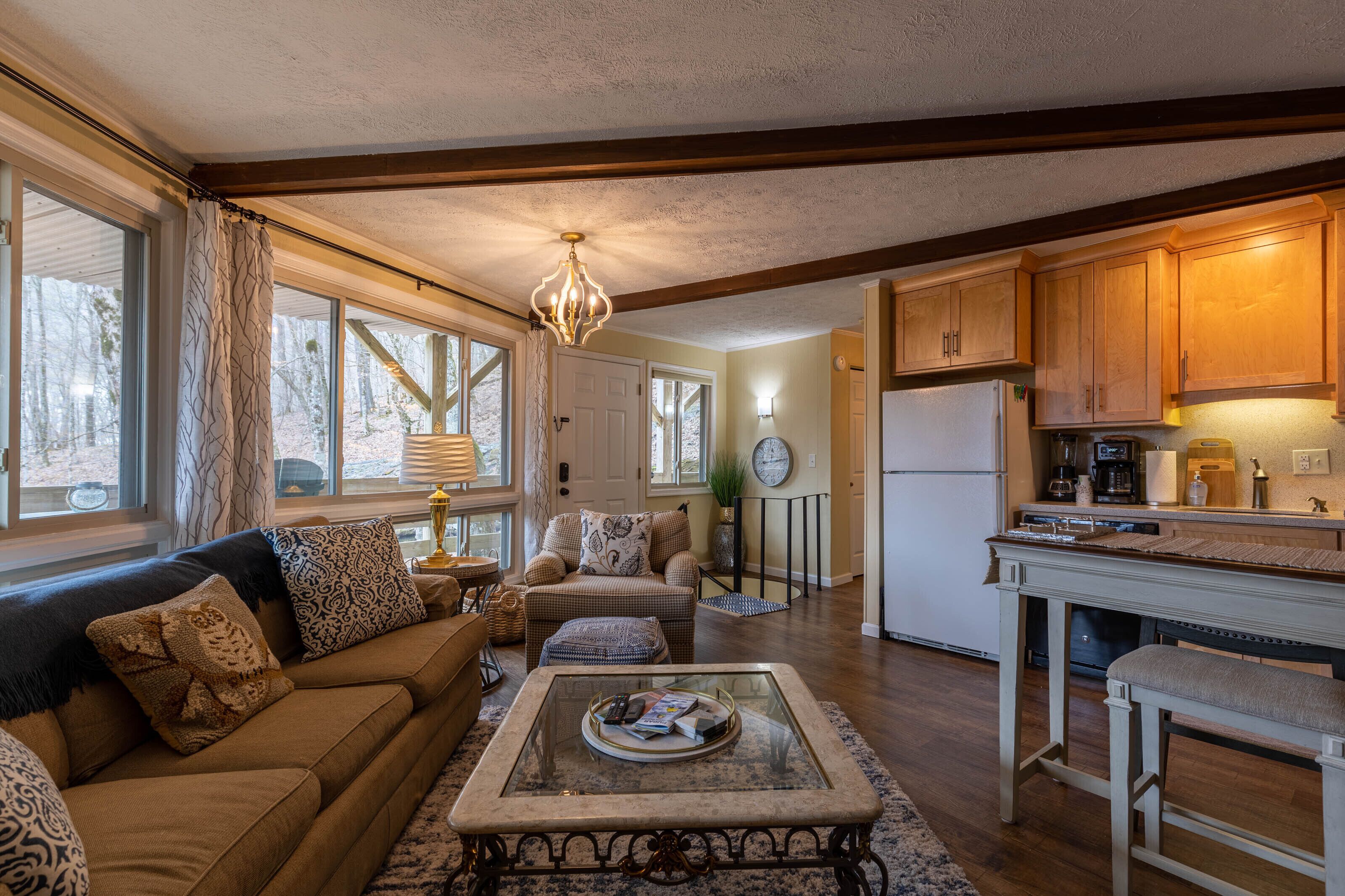 Sugar's Edge Luxury Treehouse - 2-level condo, walk to shuttle for Sugar Mountain