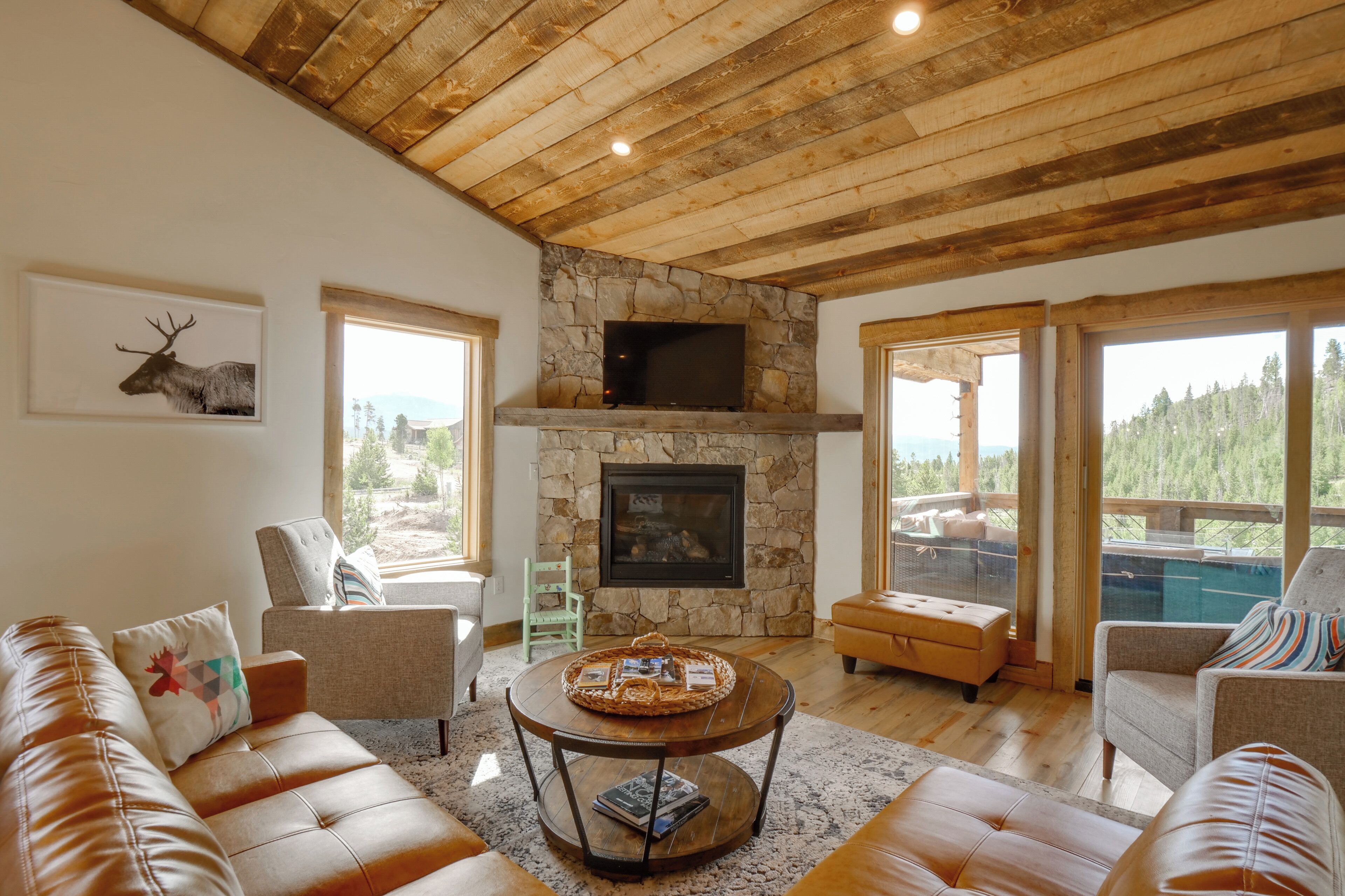 Luxe Grand Lake Cabin w/ Hot Tub & Lake Views!