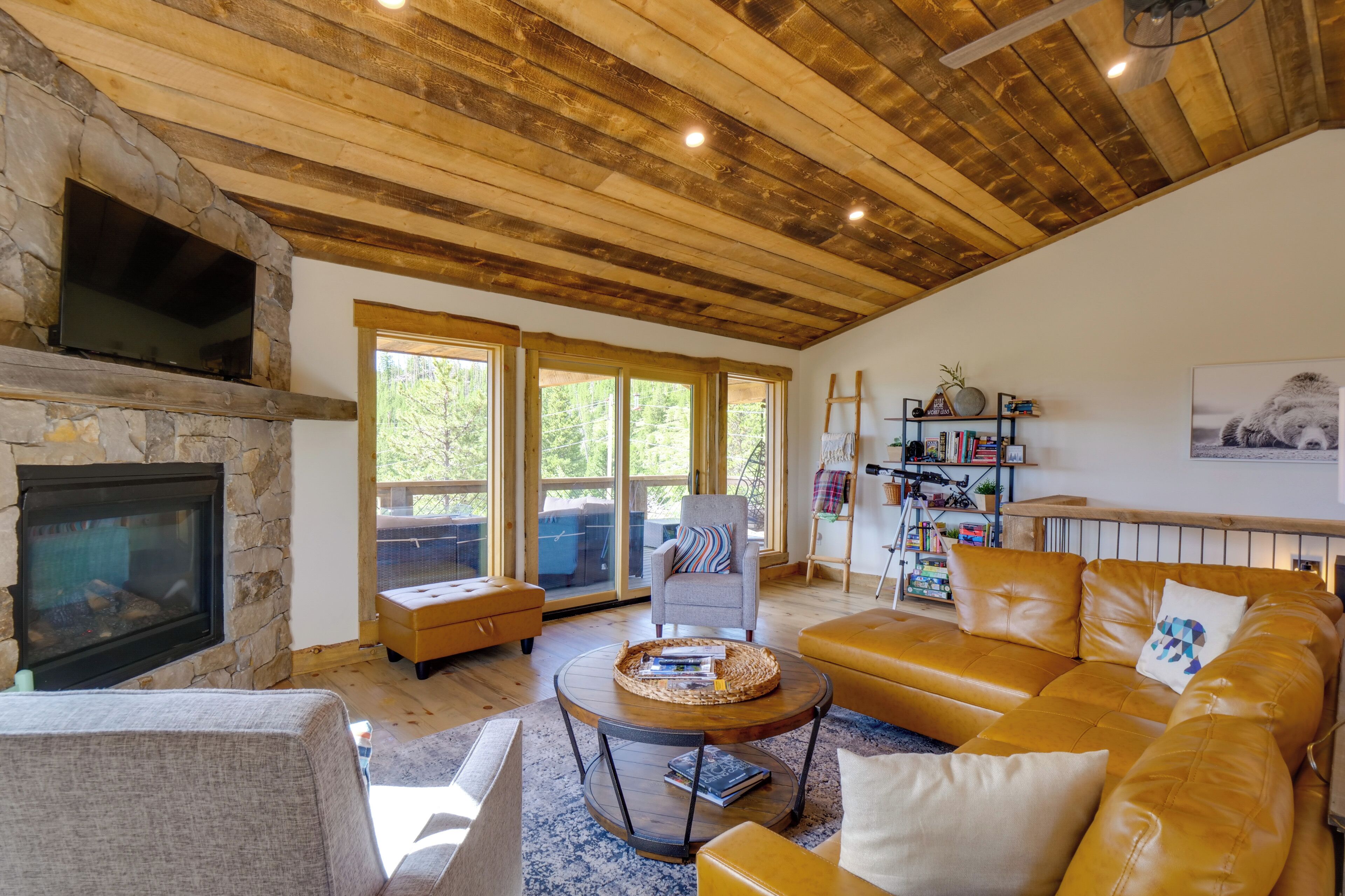 Luxe Grand Lake Cabin w/ Hot Tub & Lake Views!