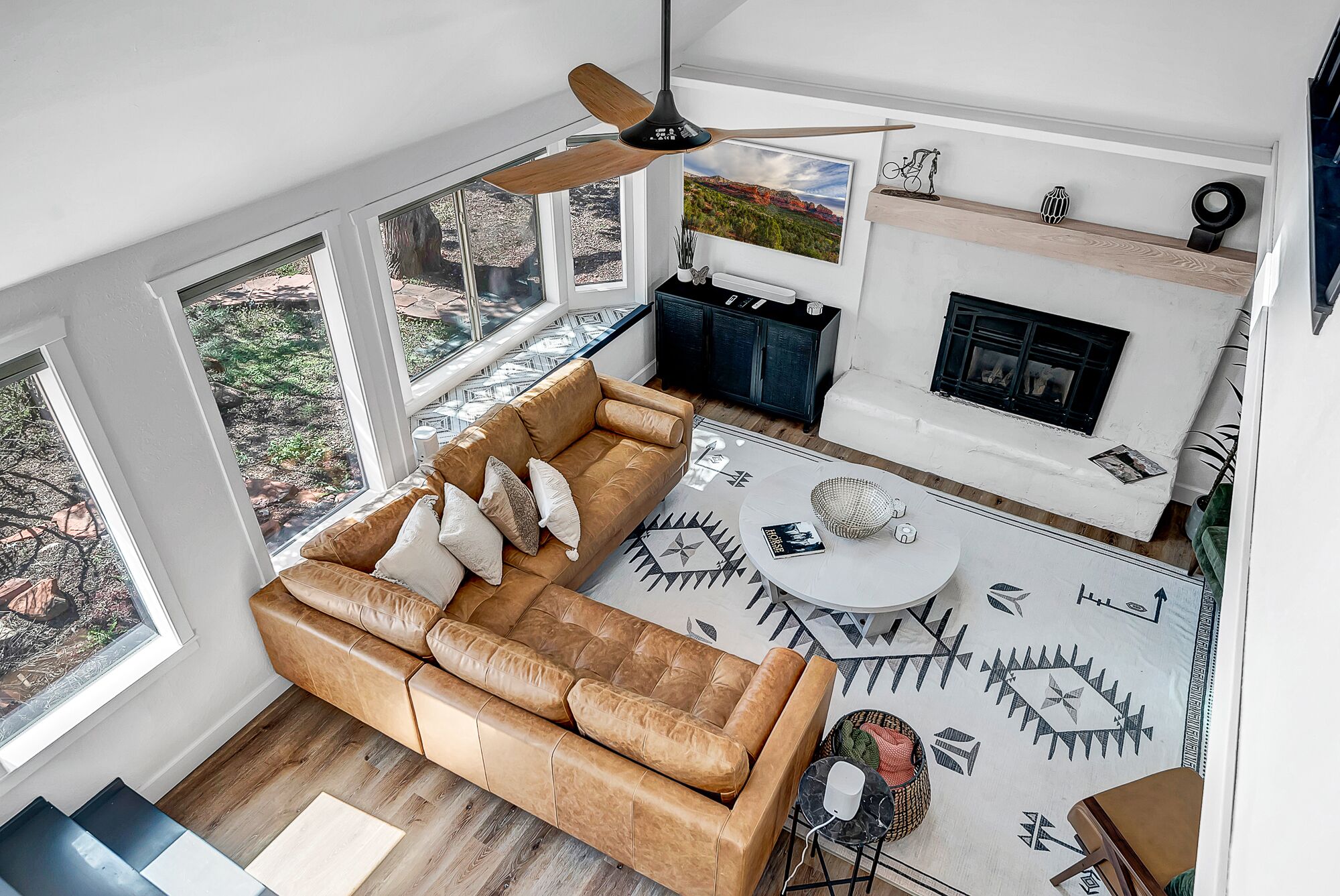 Newly Remodeled, Private Hot Tub, Spacious Backyard- Sleeps 10 + Close to Dining and Shopping!