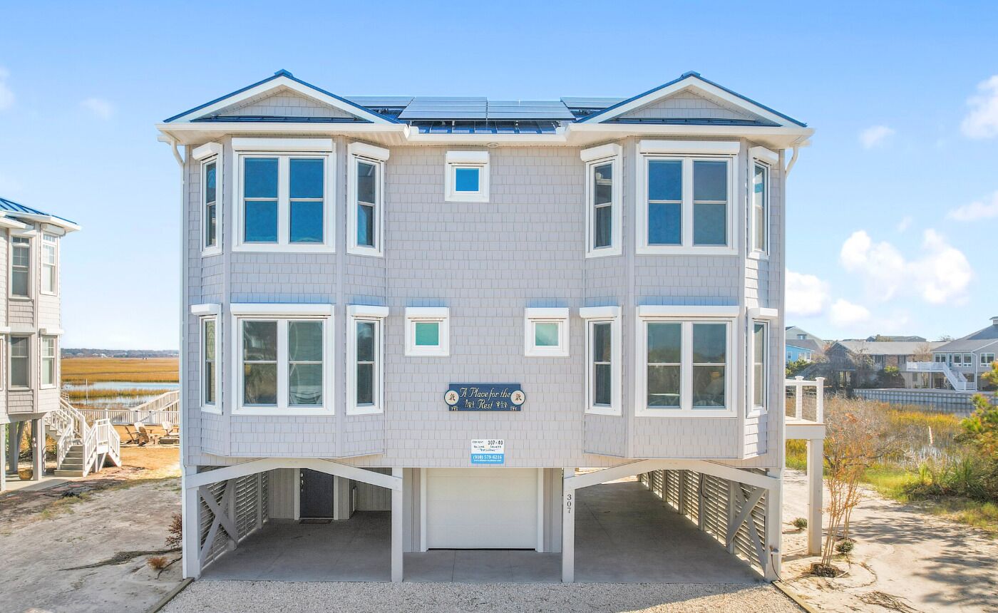 Beautiful Marsh Views and a Short Walk to the Beach!