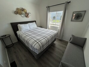 2 bedrooms, iron/ironing board, free WiFi, bed sheets