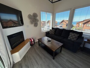 Smart-TV, peis og bøker