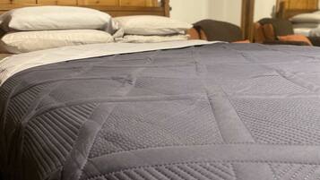 4 Schlafzimmer, Bügeleisen/Bügelbrett, kostenloses WLAN, Bettwäsche