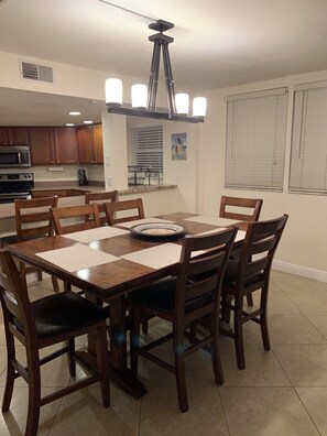 Dining - SPACIOUS Relaxing Beachfront 2bdrm-2 bath condo with beach and pool view!
ENJOY! (Madeira Beach)