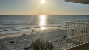 På stranden