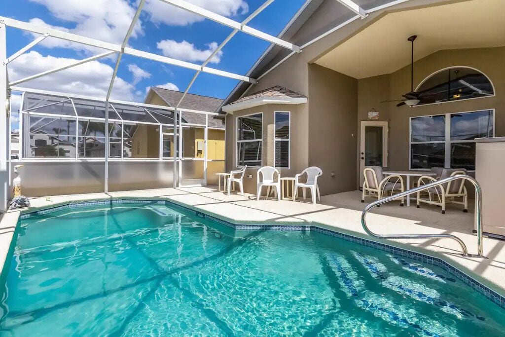 Alberca al aire libre y alberca climatizada