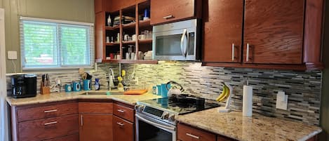 Fridge, stovetop, coffee/tea maker, electric kettle