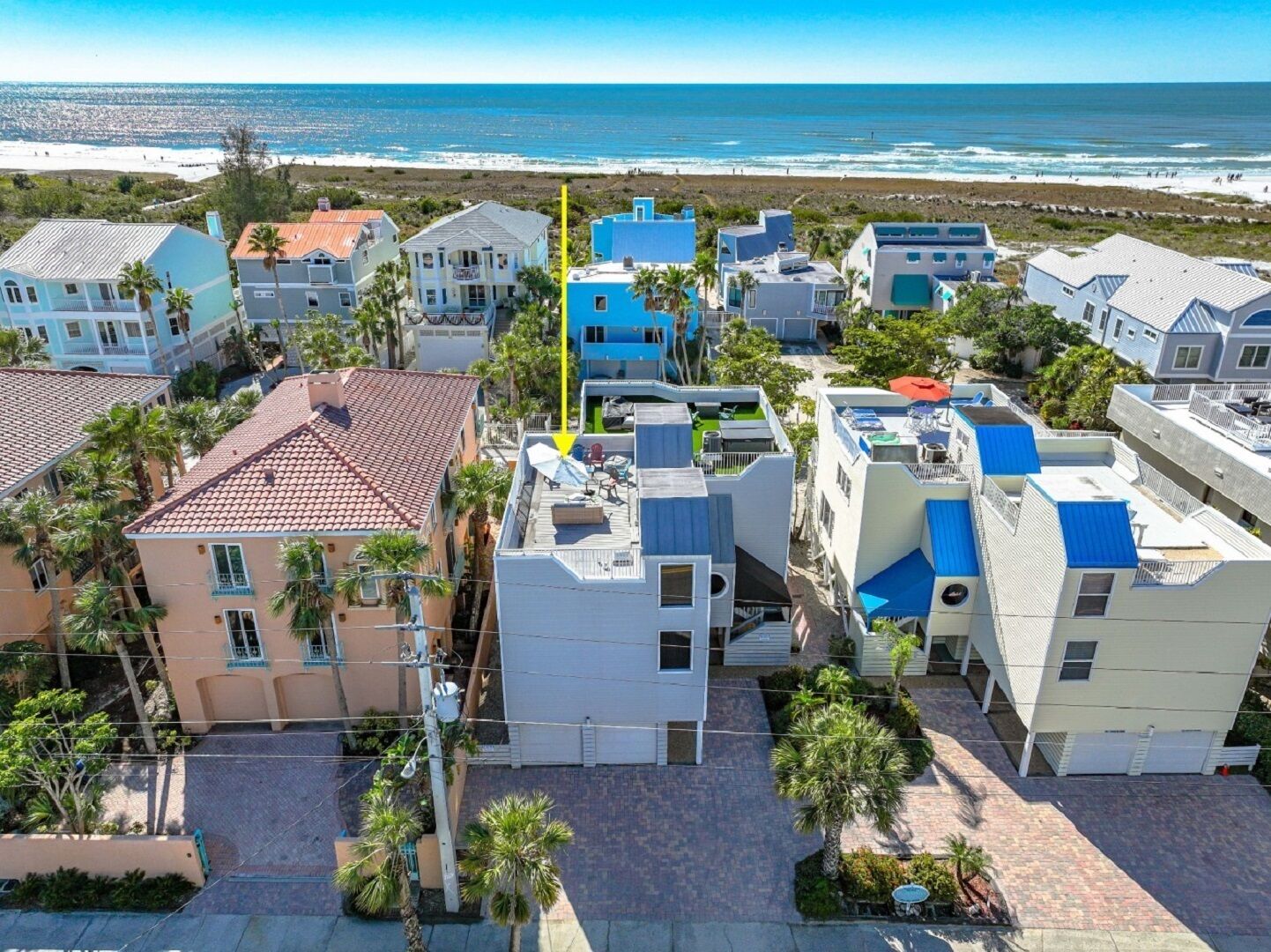 Spacious 3 Bedroom Gulf Side Townhome with Rooftop Sun Deck On Siesta Key!