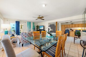 Interior - Spacious 3 Bedroom Gulf Side Townhome with Rooftop Sun Deck On Siesta Key! (Siesta Key)