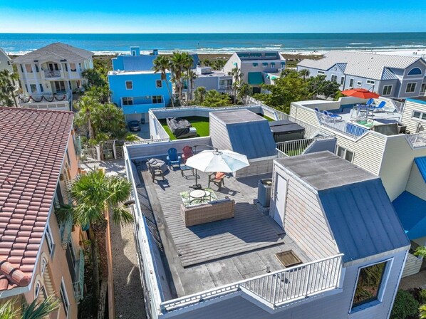Terrace/patio - Spacious 3 Bedroom Gulf Side Townhome with Rooftop Sun Deck On Siesta Key! (Siesta Key)