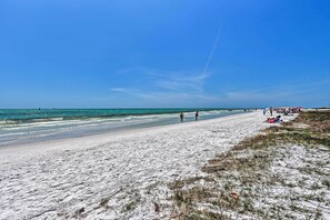 Beach - Spacious 3 Bedroom Gulf Side Townhome with Rooftop Sun Deck On Siesta Key! (Siesta Key)