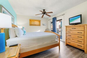 3 bedrooms, desk, iron/ironing board, free WiFi - Spacious 3 Bedroom Gulf Side Townhome with Rooftop Sun Deck On Siesta Key! (Siesta Key)