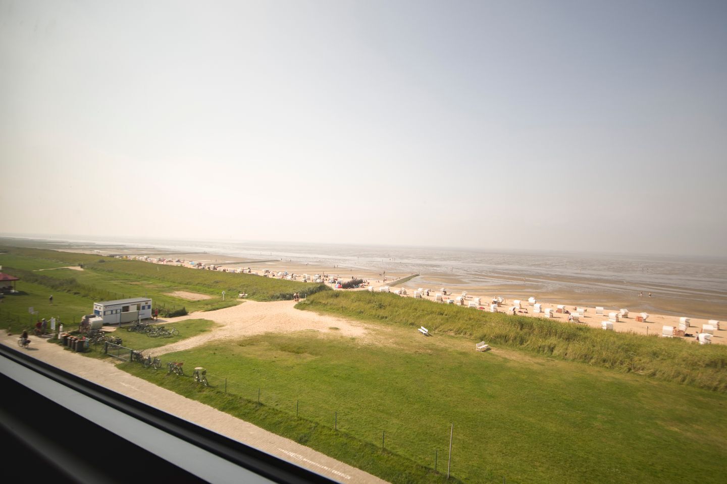 Utsikt mot strand/hav