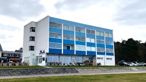 Exterior - Maritime vacation apartment for 4 people with panoramic sea view and swimming pool - (Cuxhaven)