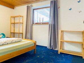 2 Schlafzimmer, Reisekinderbett, kostenloses WLAN