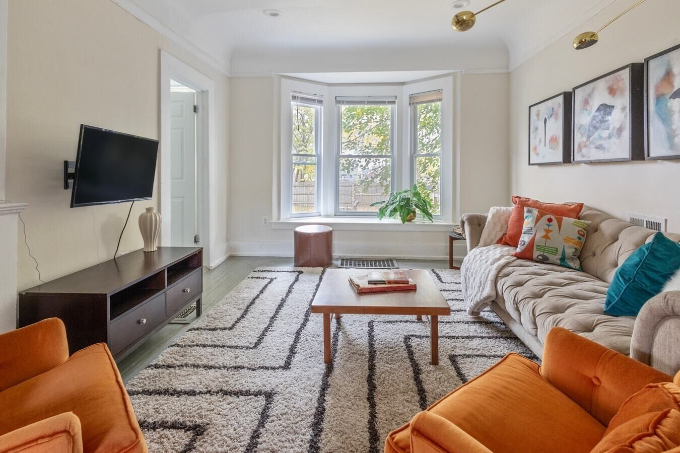Detroit 6 Beds, 12 guests |Near Downtown and Museums