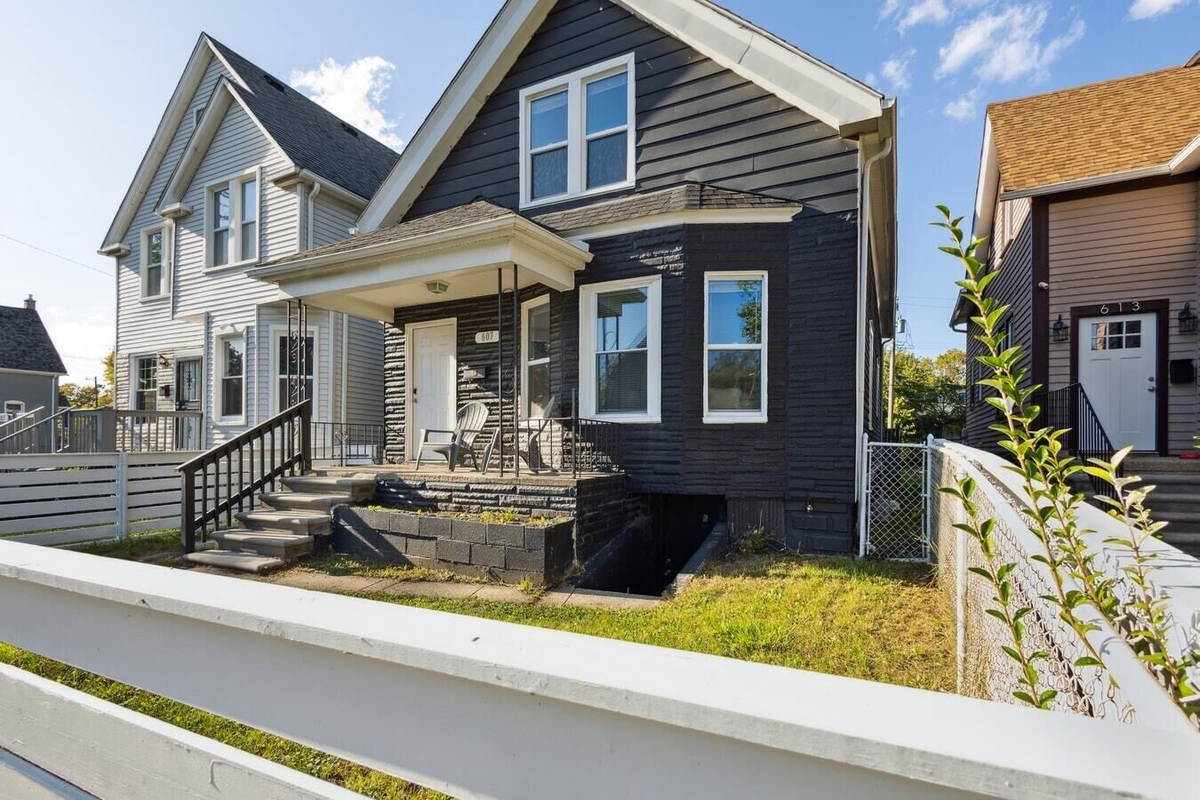 Black Artistry House | Sleeps 10 | Spacious Backyard