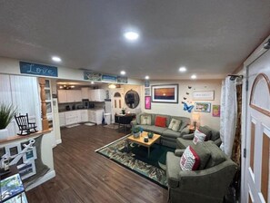 Smart TV - Good Location / Good people AND GOOD VIBES ONLY (Spring Hill)