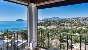 A balcony with a clear view of the sea, a mountainous landscape, and a town in the distance. - Bahía del Portet - By Almarina Villas (MORAIRA)