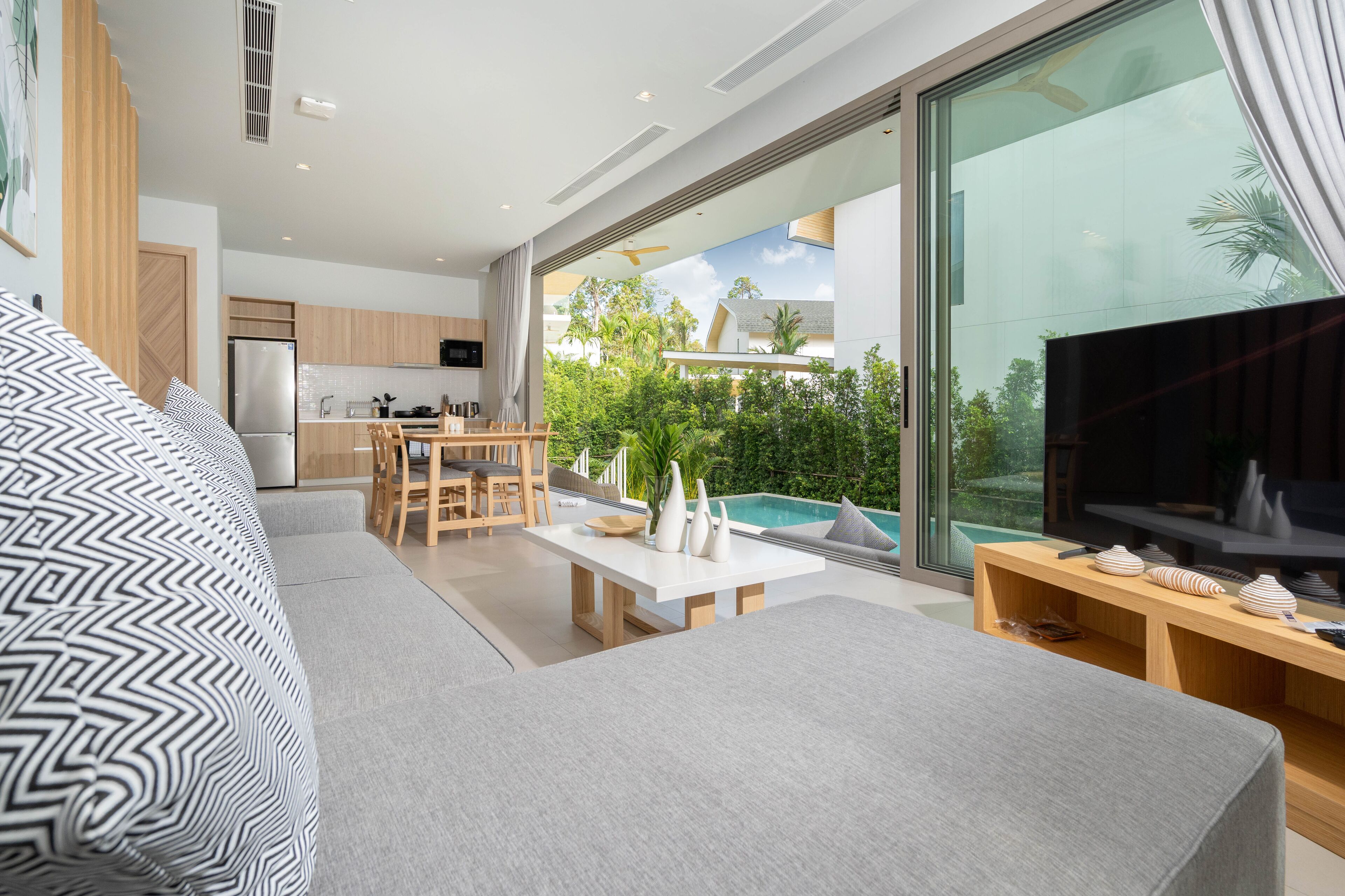 Himmapana Hills - 2 Bedroom Villa | Wohnbereich | 43-cm-LED-Fernseher mit Kabelempfang, Fernseher