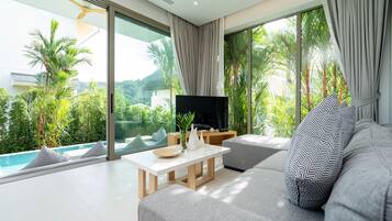 Himmapana Hills - 2 Bedroom Villa | Wohnbereich | 43-cm-LED-Fernseher mit Kabelempfang, Fernseher