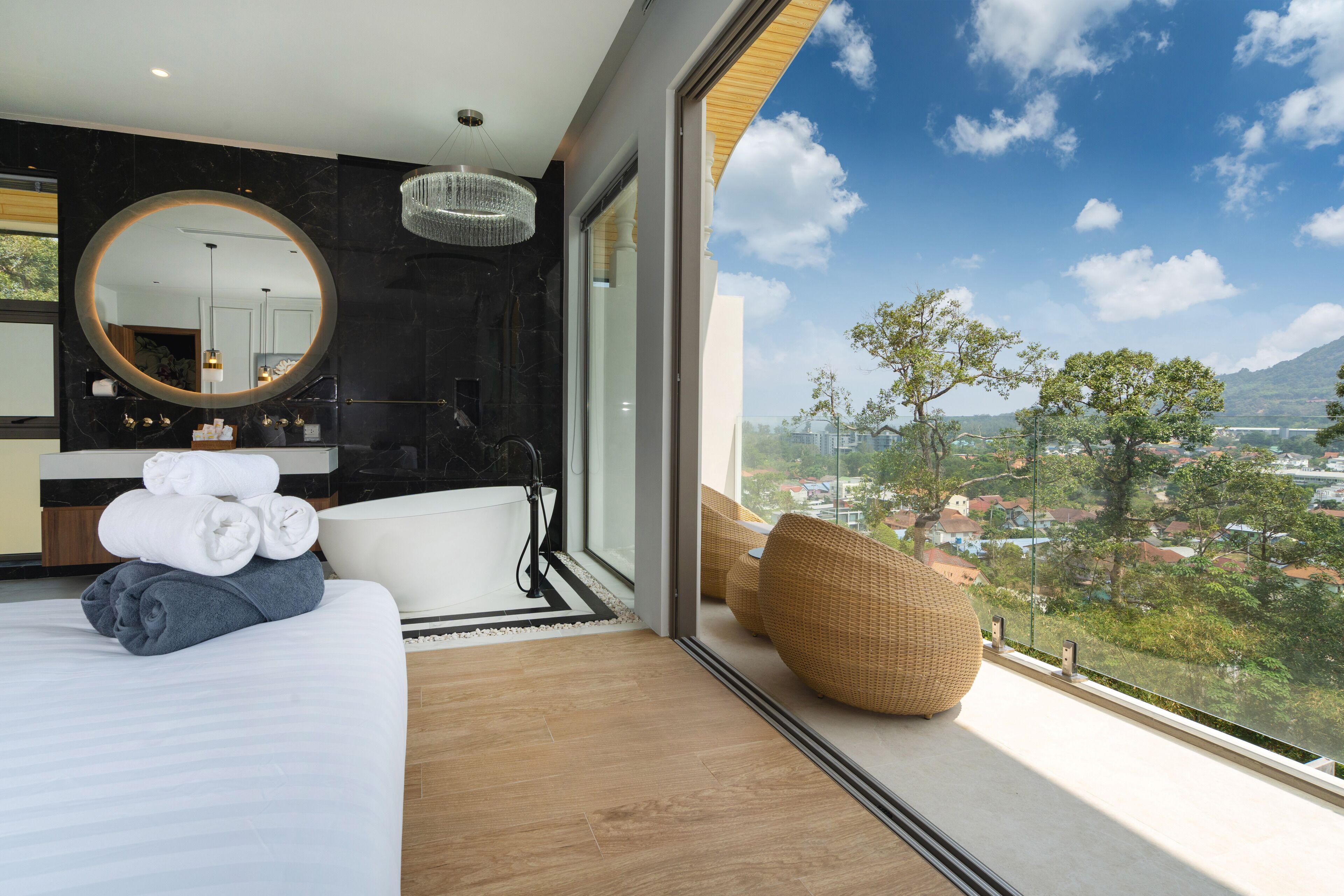 Vila, 3 kamar tidur (Himmapana Hills Capucine - Type B) | Brankas, meja kerja, tirai kedap cahaya, dan setrika/meja setrika