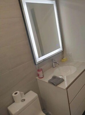 Handtücher, Seife, Toilettenpapier