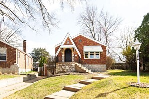 Exterior - Bellsworth Bungalow (St. Louis)