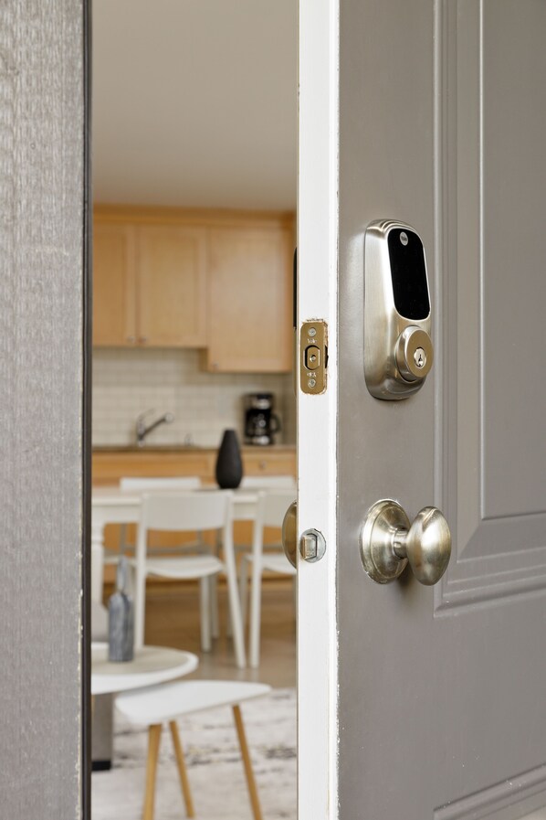 Property entrance - Cozy 2BR BSMT Suite Near Grouse Mt. and Edgemont. (District of North Vancouver)