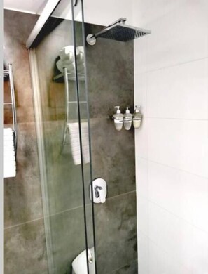 Appartement | Badkamer met douche