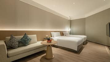 Minibar, espace de travail pour ordinateur portable, rideaux occultants