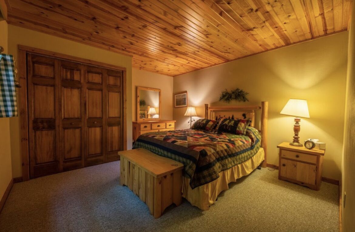 Peaceful lakefront Cabin with High Speed Internet