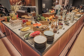 Buffet déjeuner gratuit tous les jours