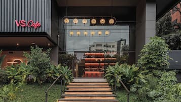 Vista frontal de la propiedad