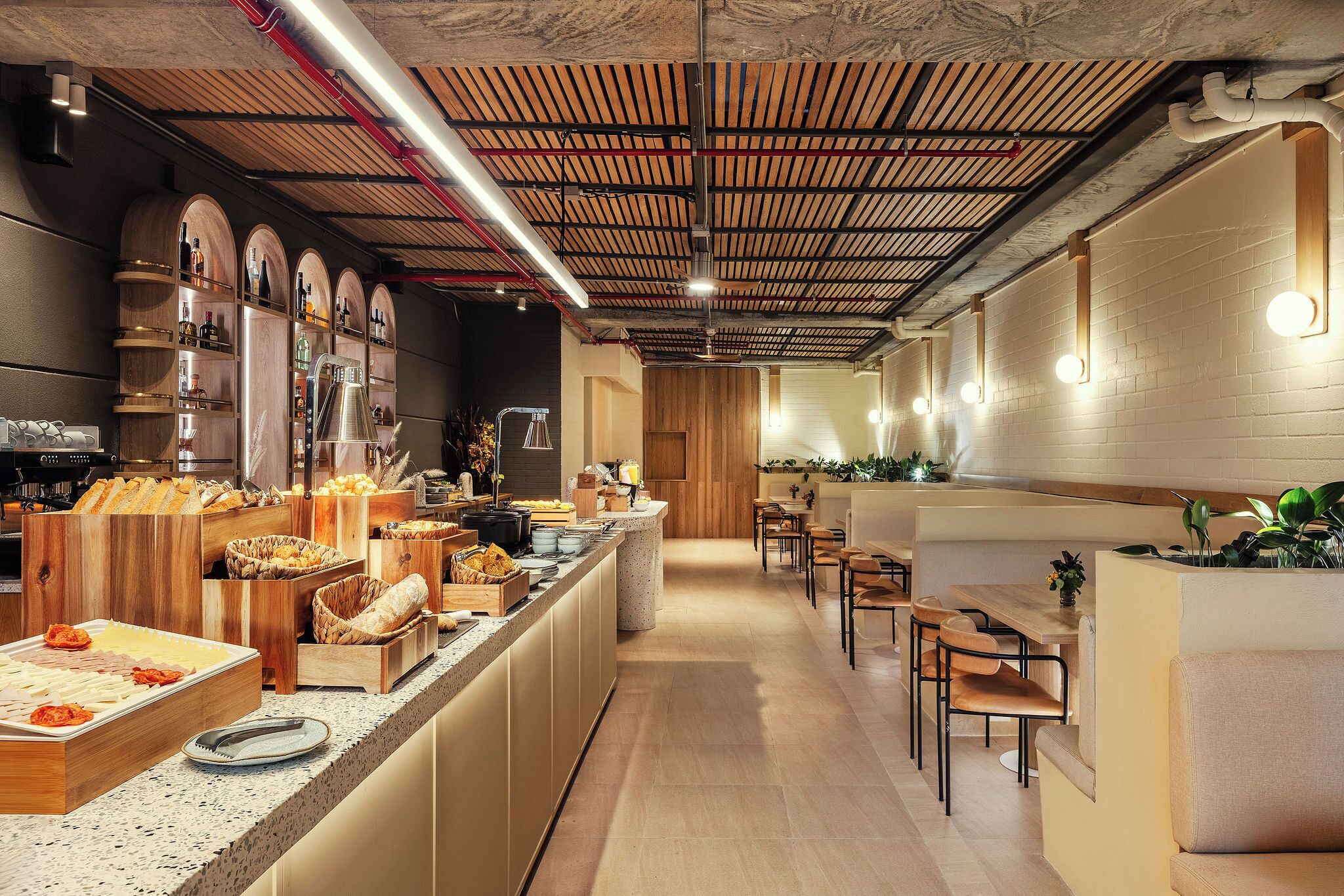 Petit déjeuner, déjeuner et dîner servis sur place