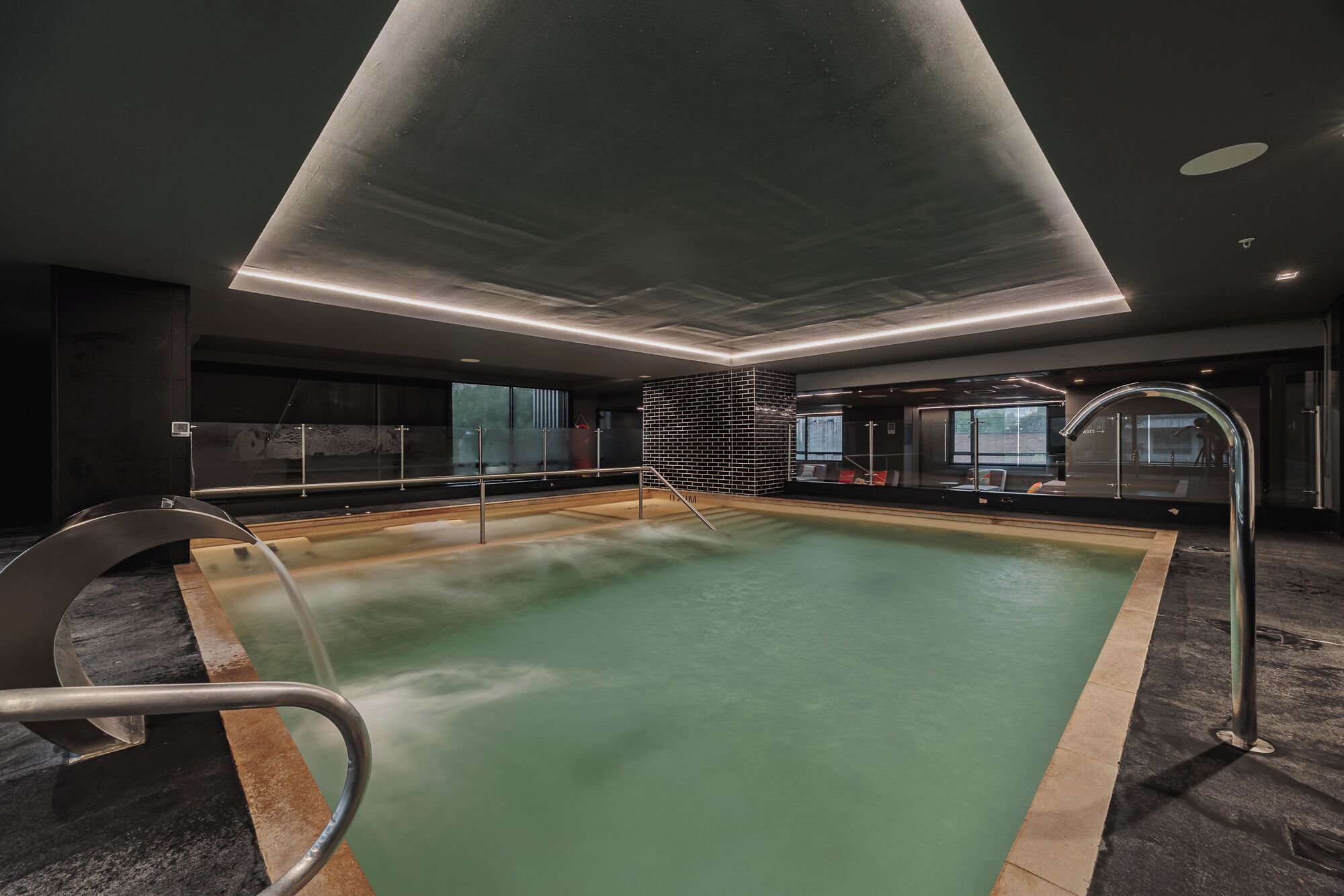 Kolam renang latihan/lintasan