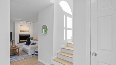 Walk to Newport, 1st & 2nd Beaches, & Cliff Walk from this Newly Redone Home