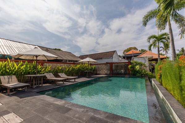 Outdoor pool, pool loungers