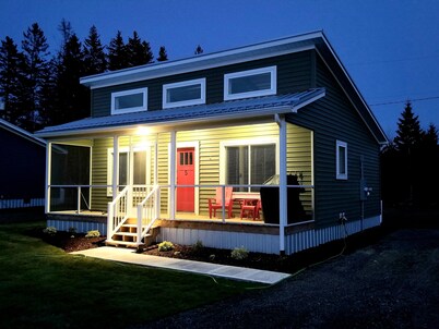 Adonai Cozy Cottage 5 retreat w/ mountain views, 10 min from Cabot Trail