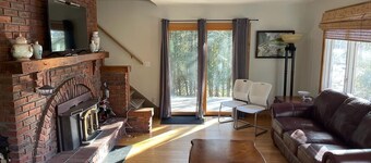 The Kutir - Entire Cottage - 6 Privacy Acres in Meaford - 5 Mins to Georgian Bay