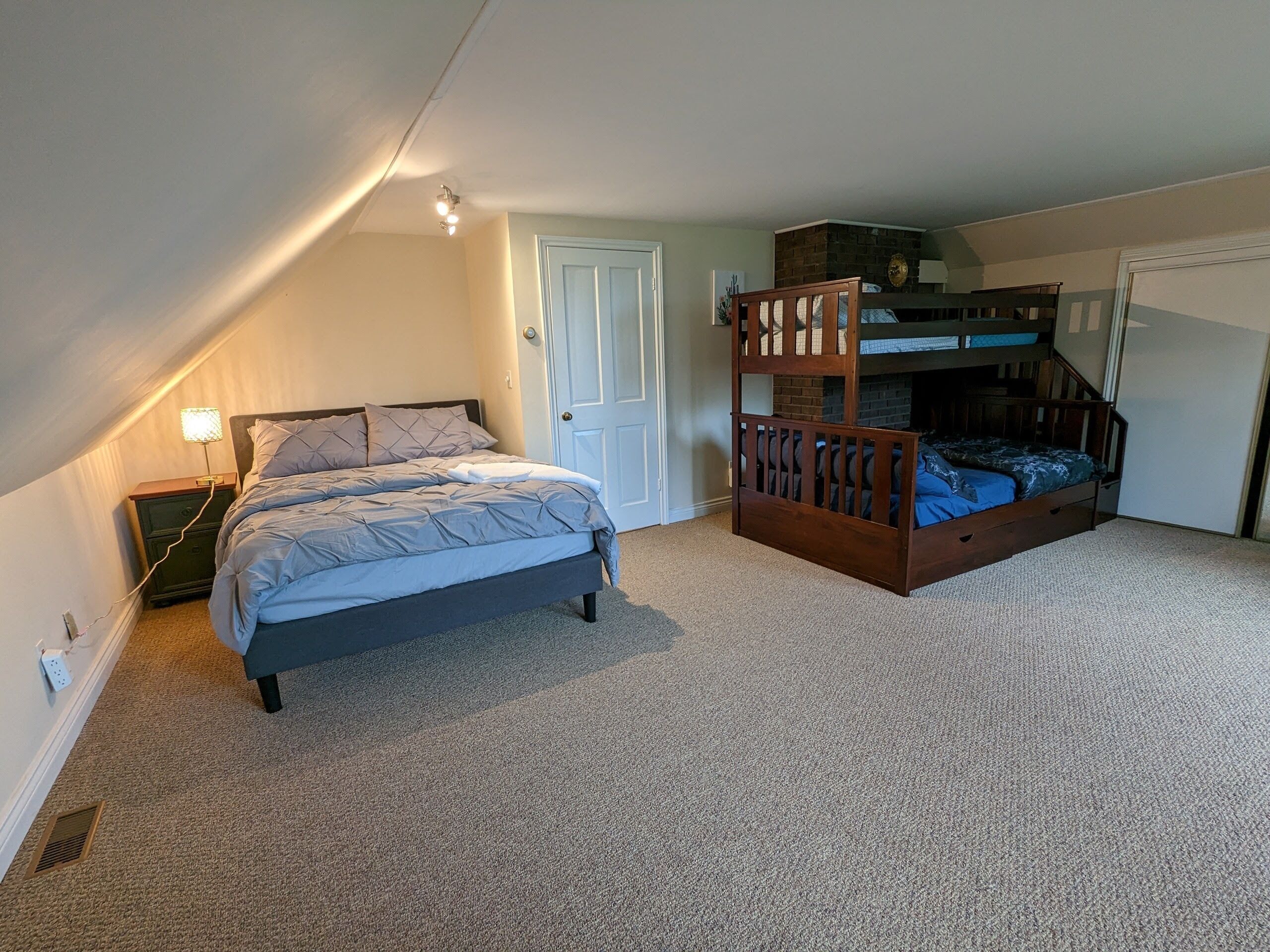 4 chambres, fer et planche à repasser, Wi-Fi gratuit, draps fournis