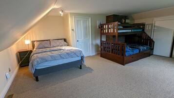 4 bedrooms, iron/ironing board, free WiFi, bed sheets