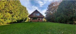 Exterior - The Kutir - Entire Cottage - 6 Privacy Acres in Meaford - 5 Mins to Georgian Bay (Annan)