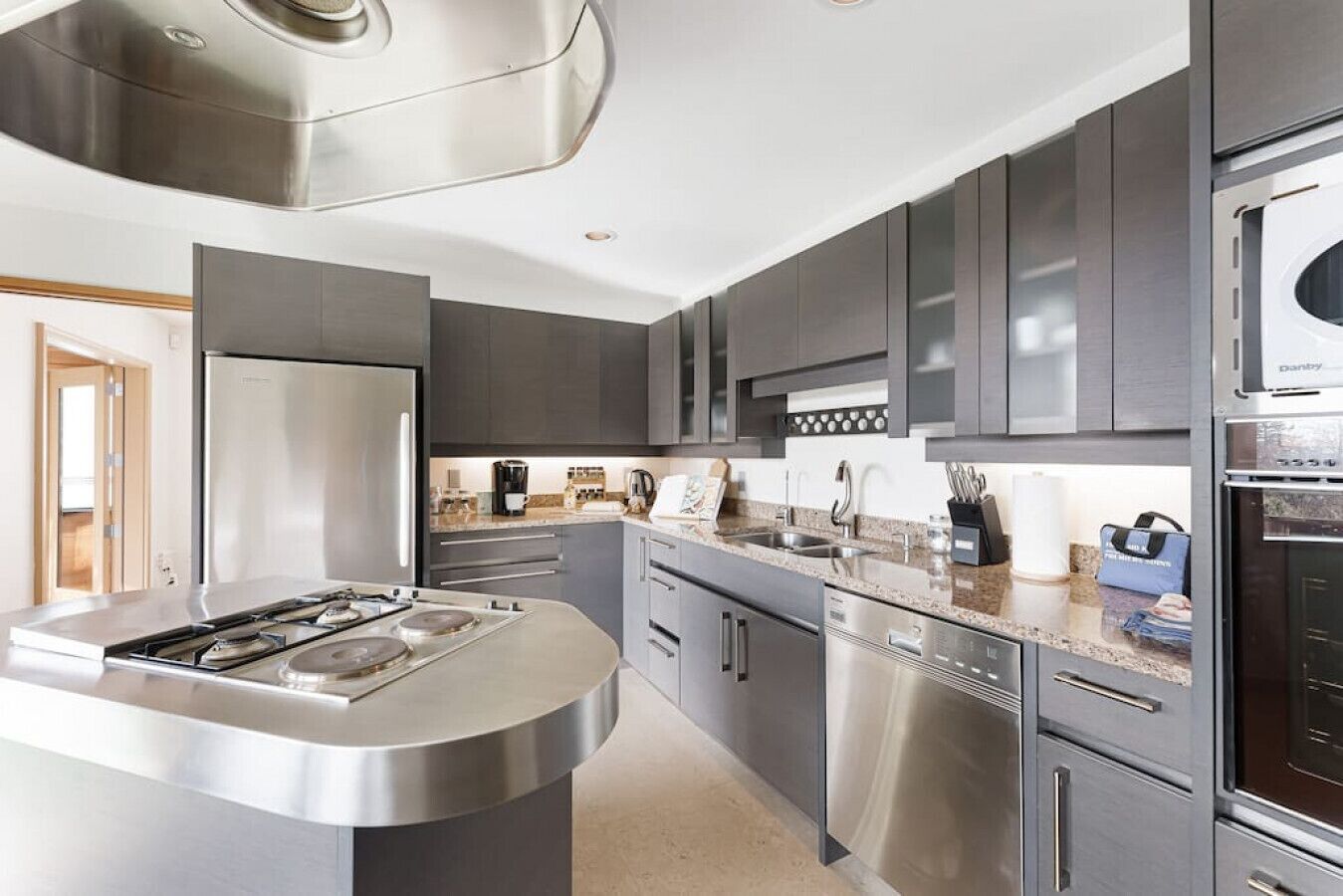 Large Backyard | King Bed | Hunters Acre