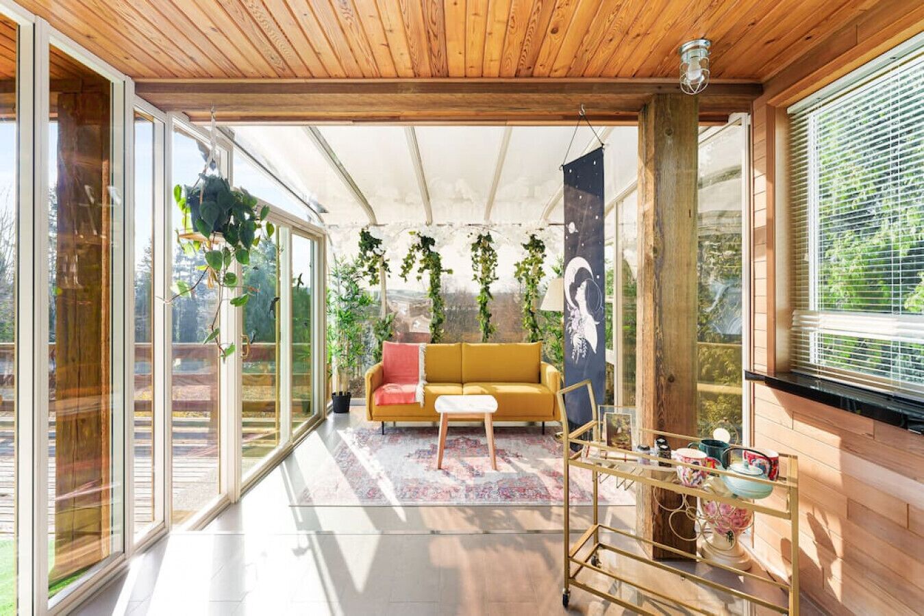 Large Backyard | King Bed | Hunters Acre