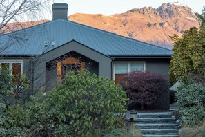 Exterior detail - Aspen House (Queenstown)