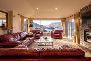 Smart TV, fireplace, books - Aspen House (Queenstown)