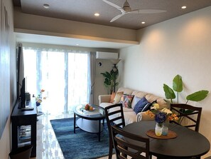 Appartement de base, 1 chambre, vue sur l’océan | Aire de séjour | Téléviseur à écran plat