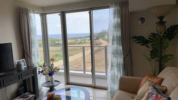 تناول الطعام داخل الغرفة